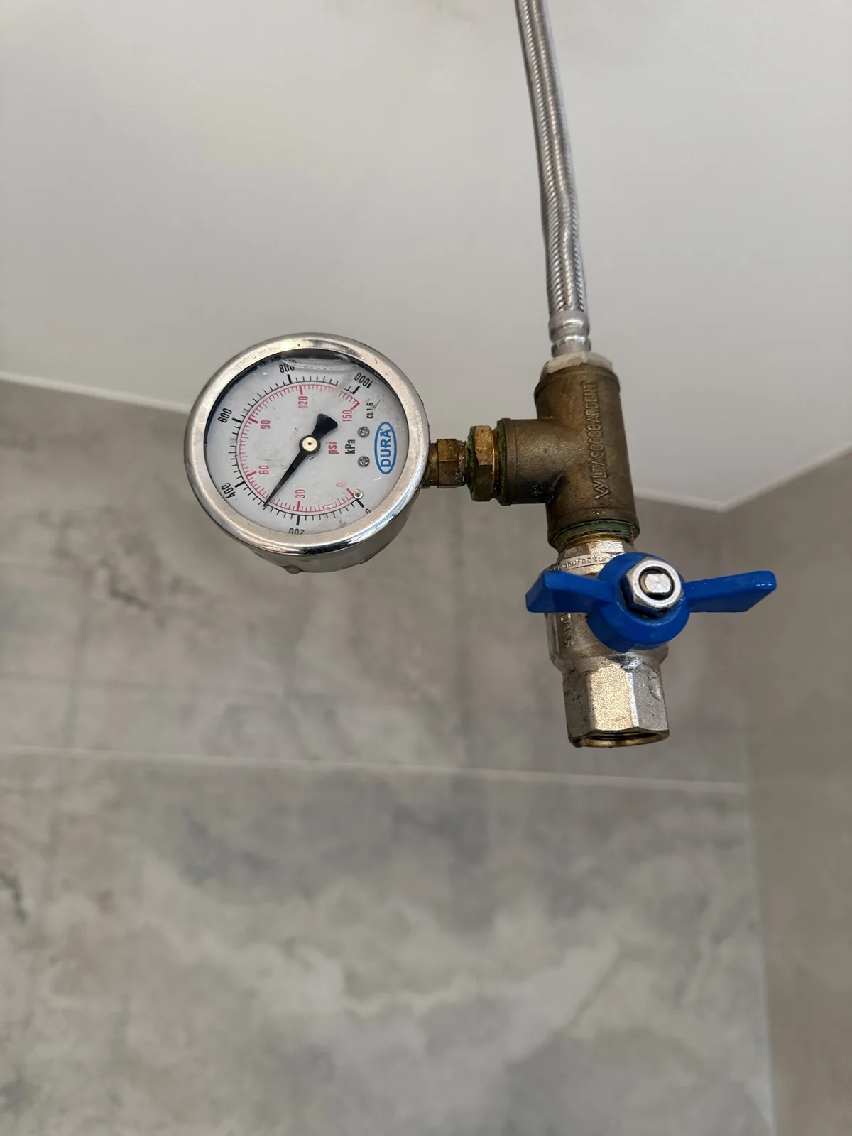 Pressure gauge fitted to a shower outlet to find a hidden leak on a Mr Splash emergency job in Beverly Hills