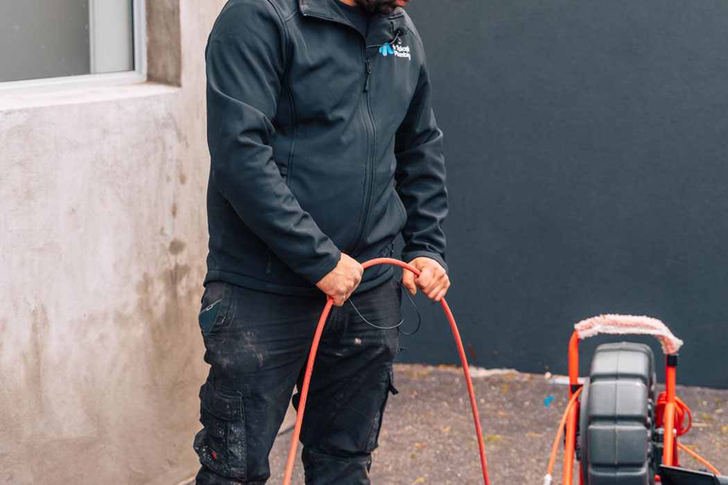 Licensed Sydney plumber from Mr Splash in branded uniform